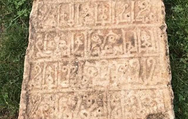 کشفِ سنگ نوشته تاریخی در تاق بستان