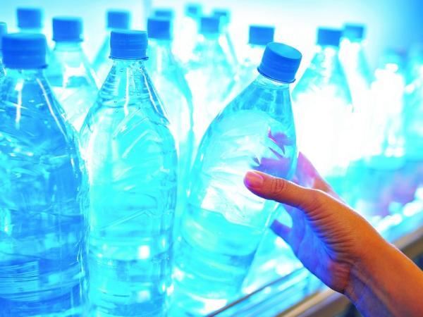 به گفته کارشناسان سازمان غذا و داروی ایران، بیشتر آب های بسته بندی، همان آب شرب معمولی هستند