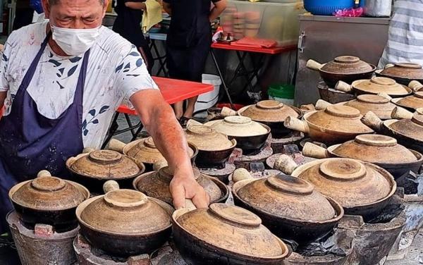 سریعترین چیکن رایس دنیا در خیابان های مالزی سریعترین چیکن رایس جهان در خیابان های مالزی
